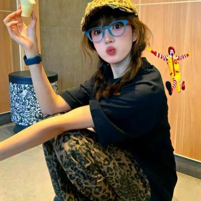 后备箱里的女孩